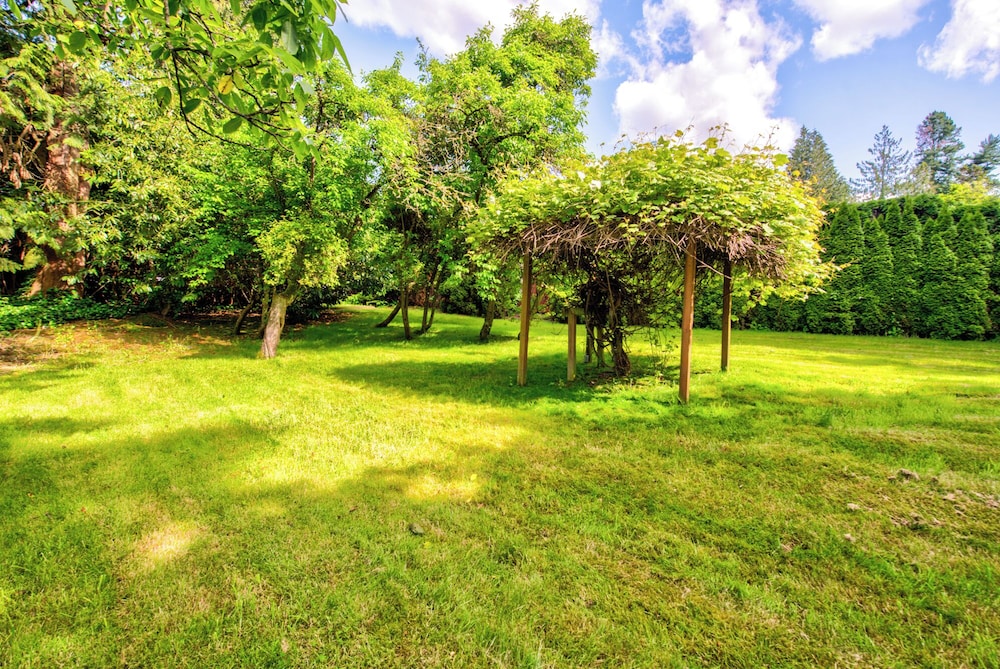 Private park in a cozy home next to I-90 huge yard