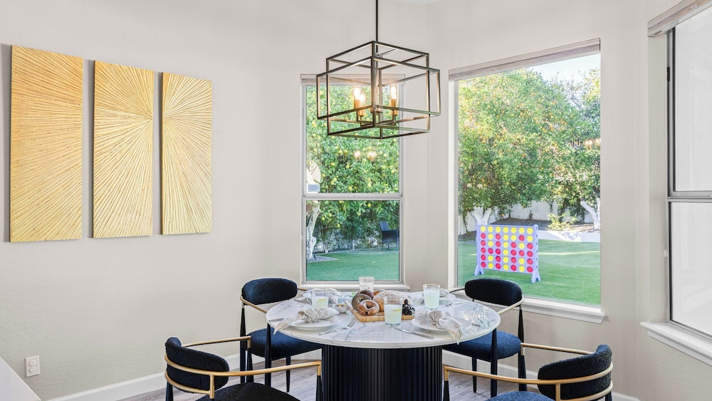 Private Pool, Outdoor Dining & Fireplace Near North Scottsdale Hotspots Desert Luma by Avantstay