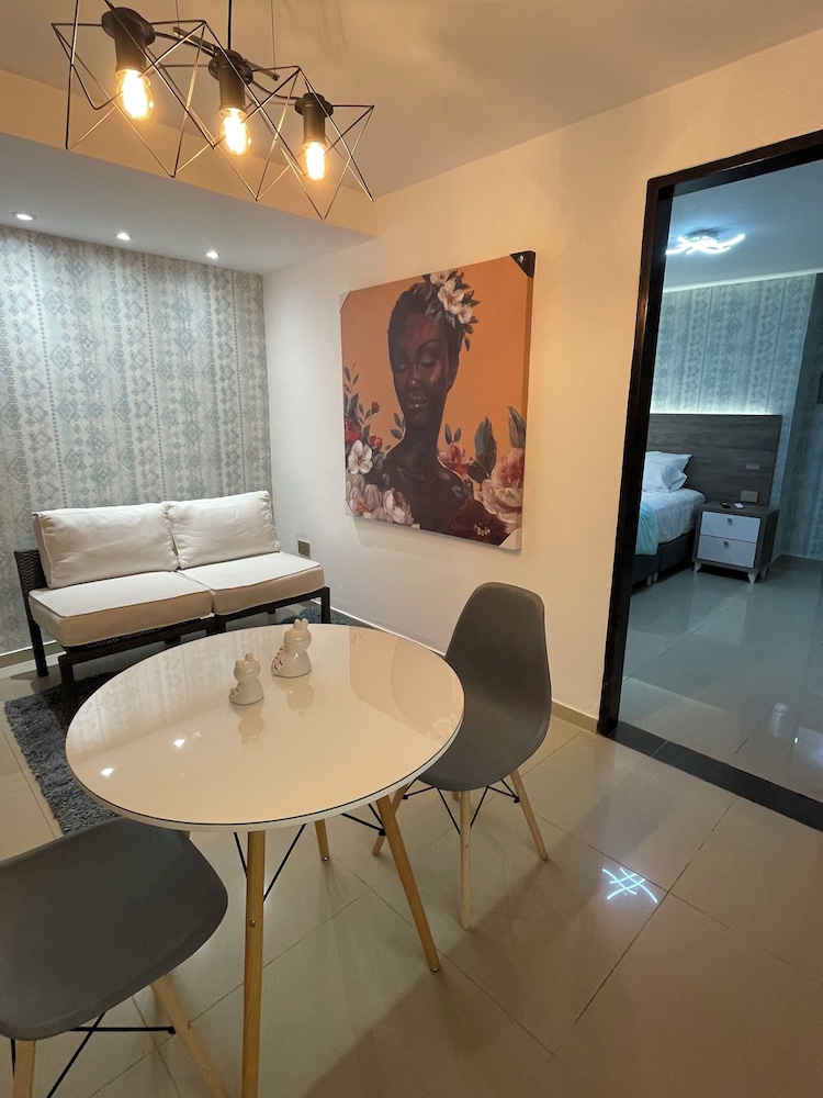 Luxury Liv Limonar