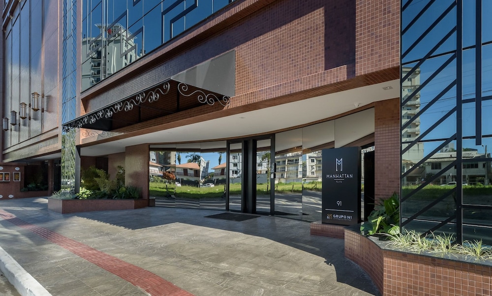 MHF II Apts Variados em Prédio com Vista para o Mar em Itapema