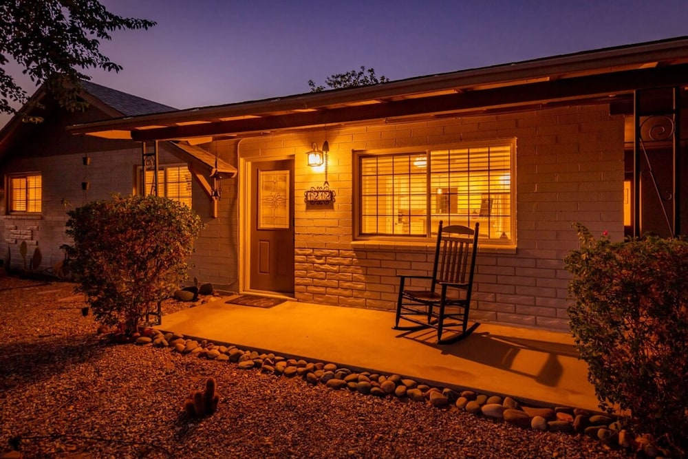 Sunset ASU Private Pool Updated Kitchen Baths