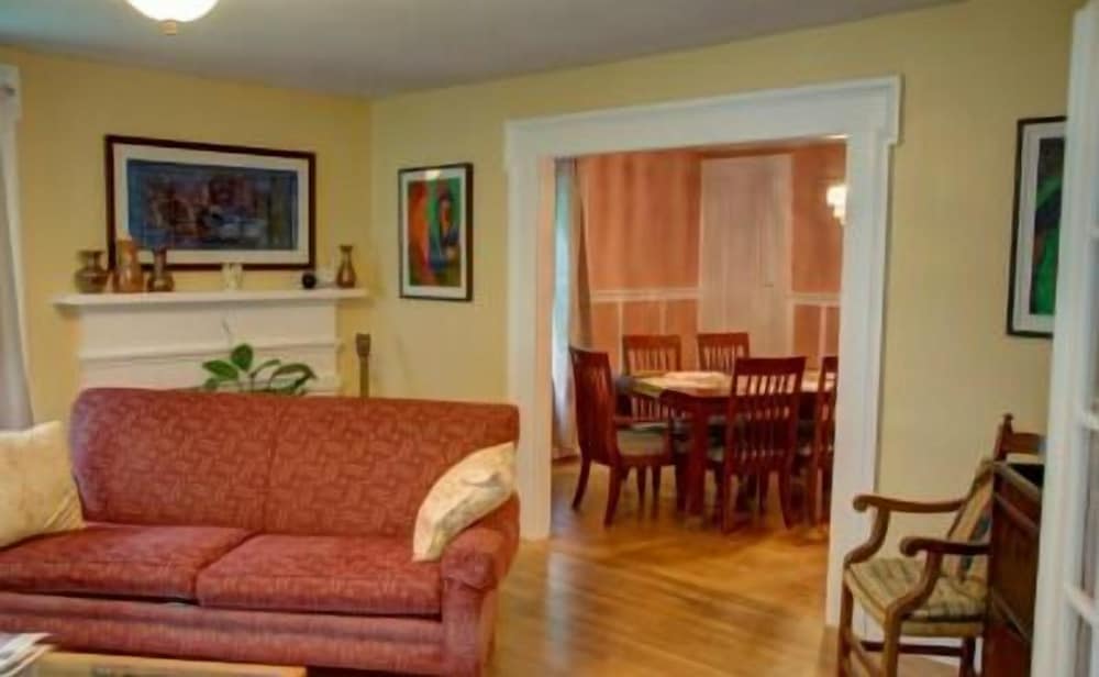 The Blackberry Inn Bed & Breakfast