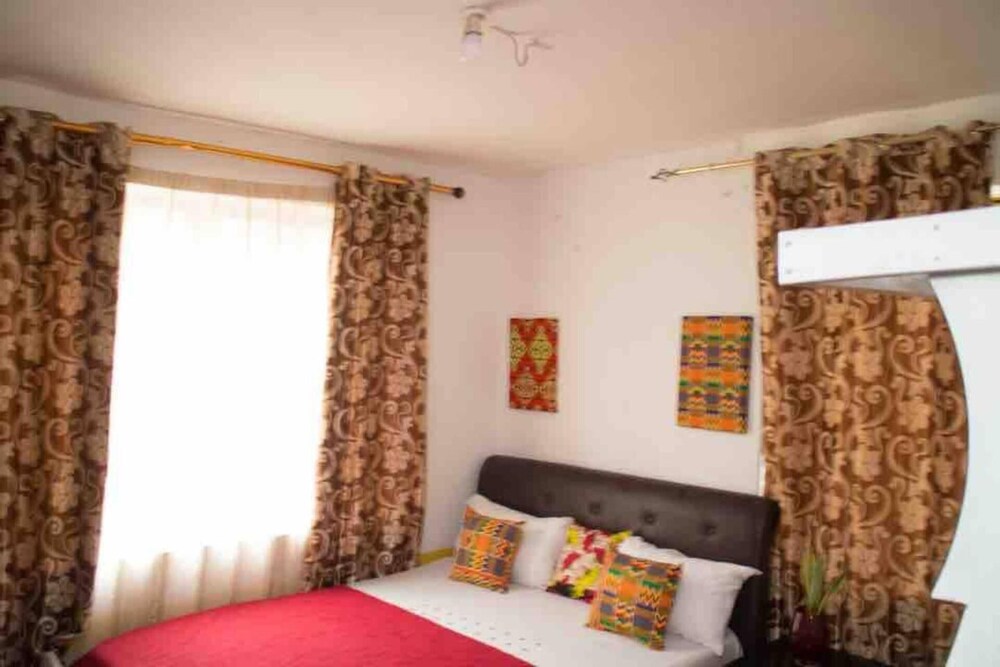 Beautiful 3-bed 2 Bath House at Spur Road Freetown view 5