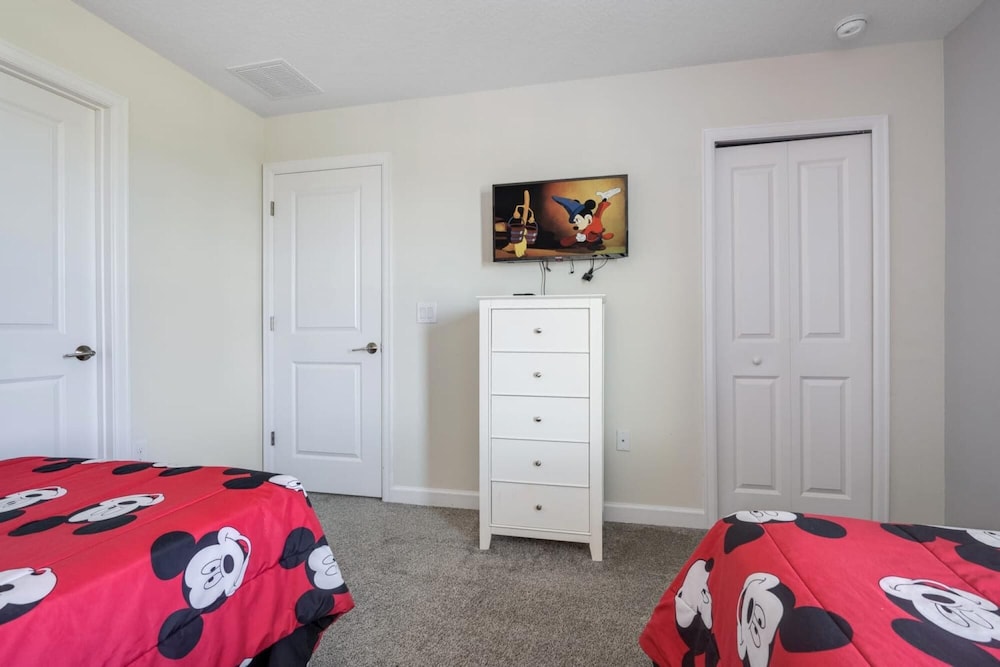 Wonderful Home With Movie Room Near Disney
