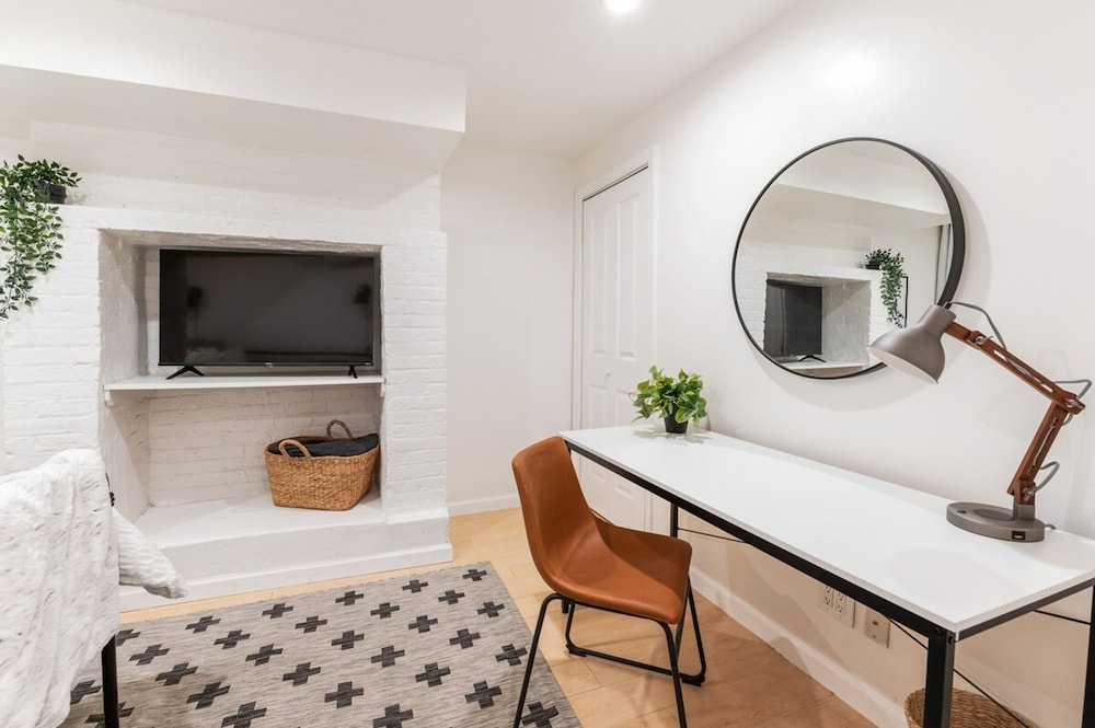 Adelphi I 3BR Ft Greene w Backyard Patio Porch