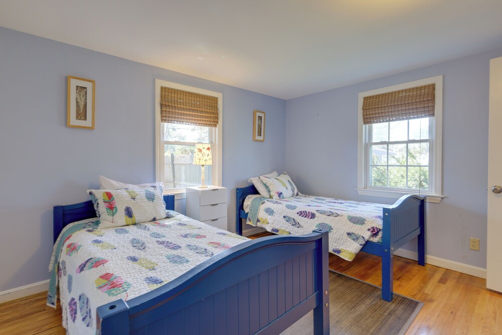Swan River Views, BBQ Ready: West Dennis Home