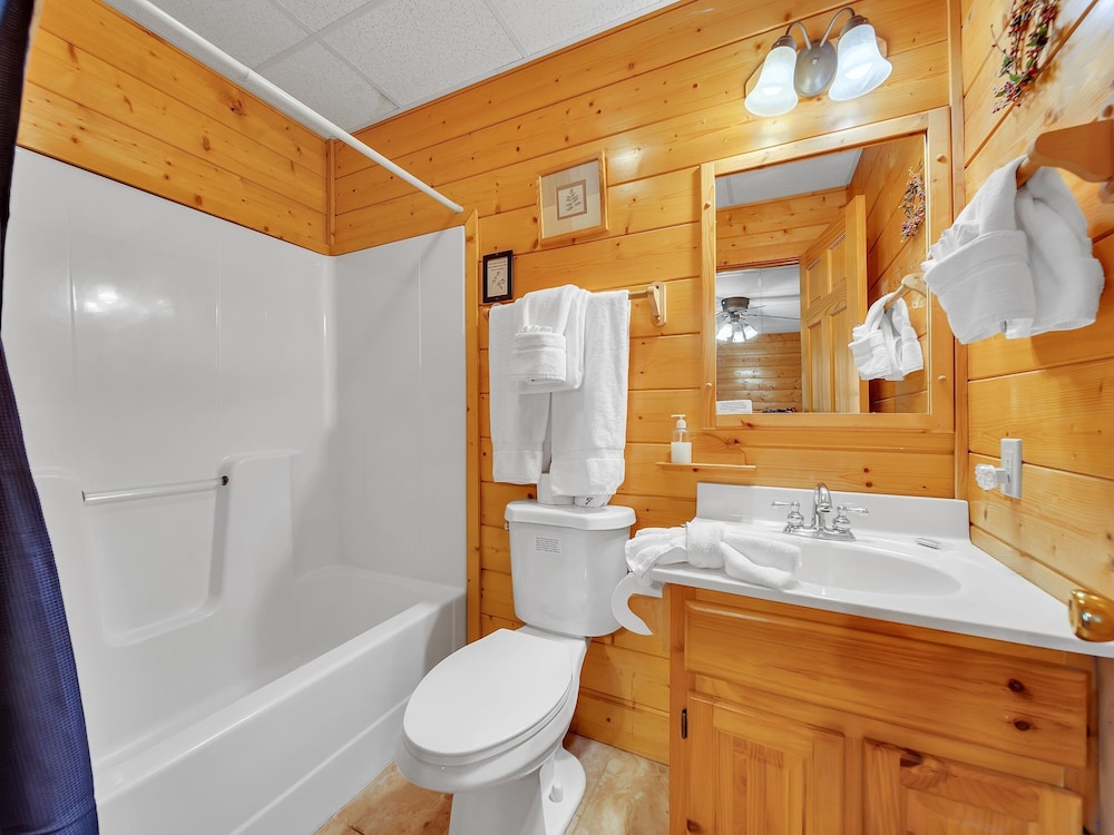 Ern821 - Tranquil Times 5 Bedroom Cabin