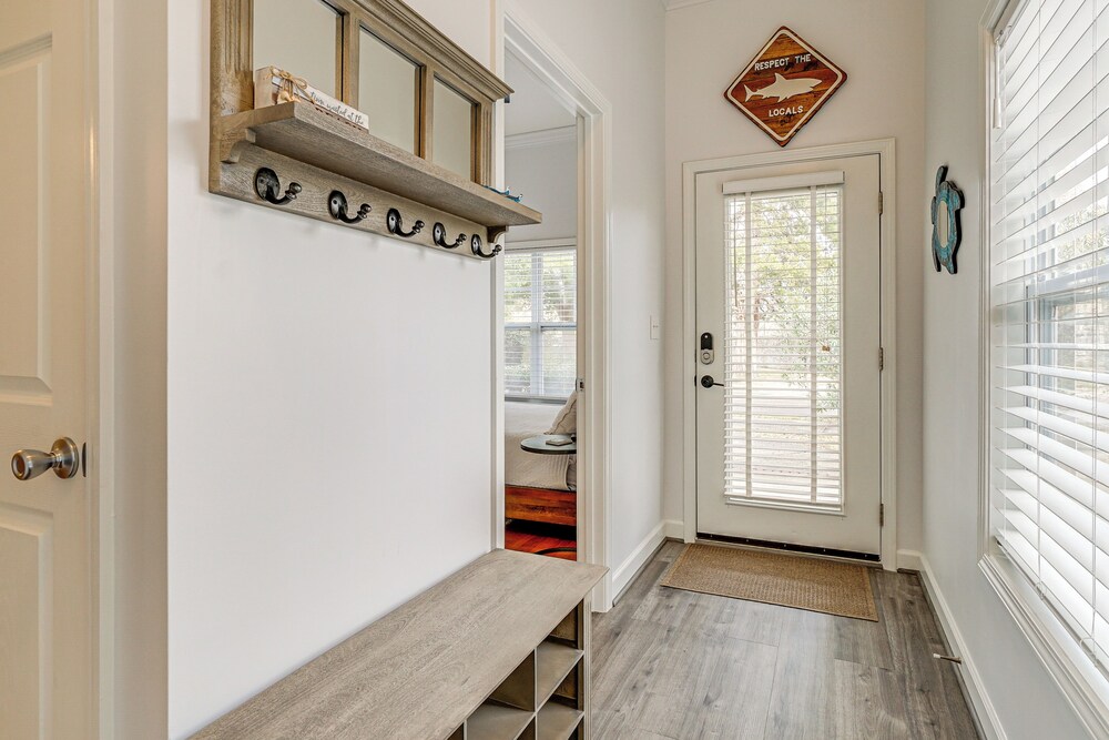 4 Mi to Ocean: Modern Townhome in Wilmington!