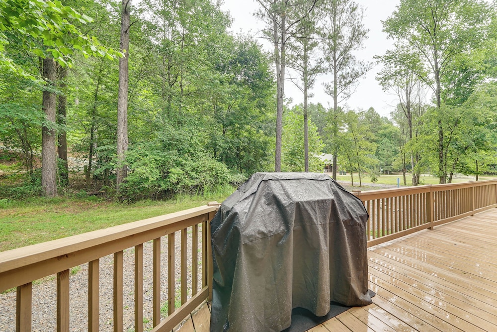 Pets & Families Welcome: Secluded Broken Bow Cabin
