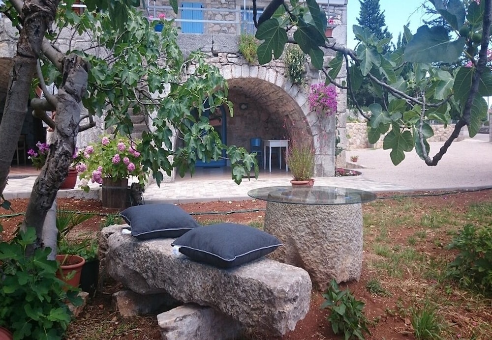 Insula Insule - Rustic & Peaceful - SA1 view 5