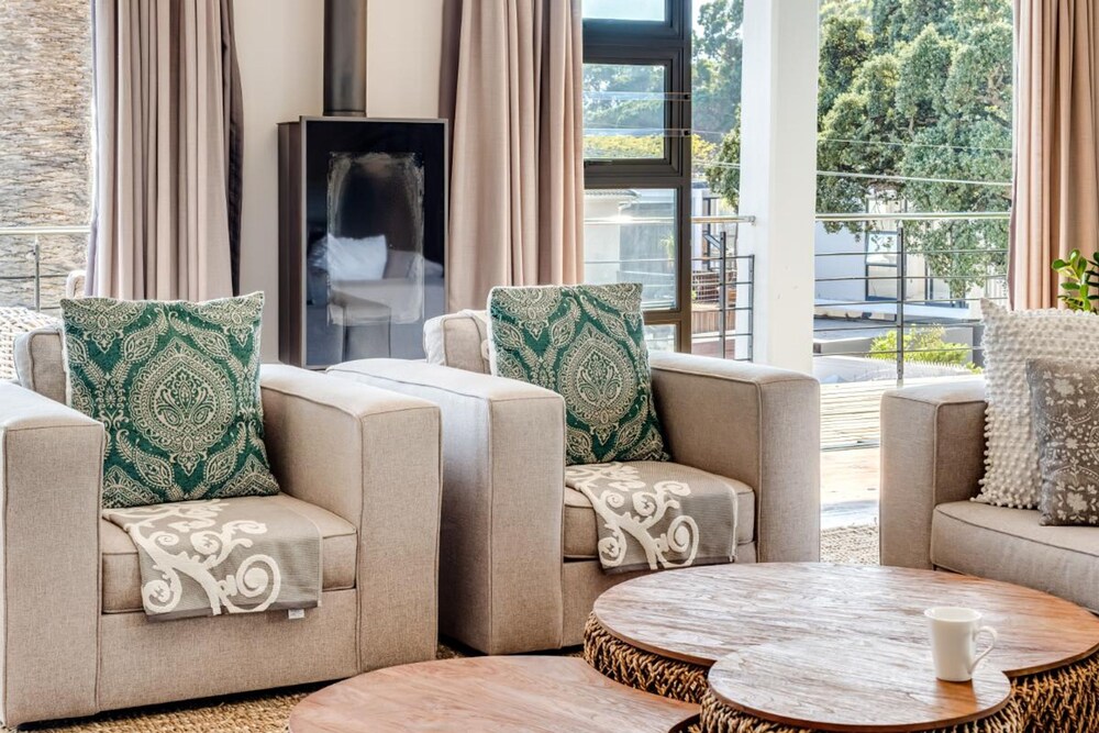 2bed Apt 5min Walk From Camps Bay Central Escape