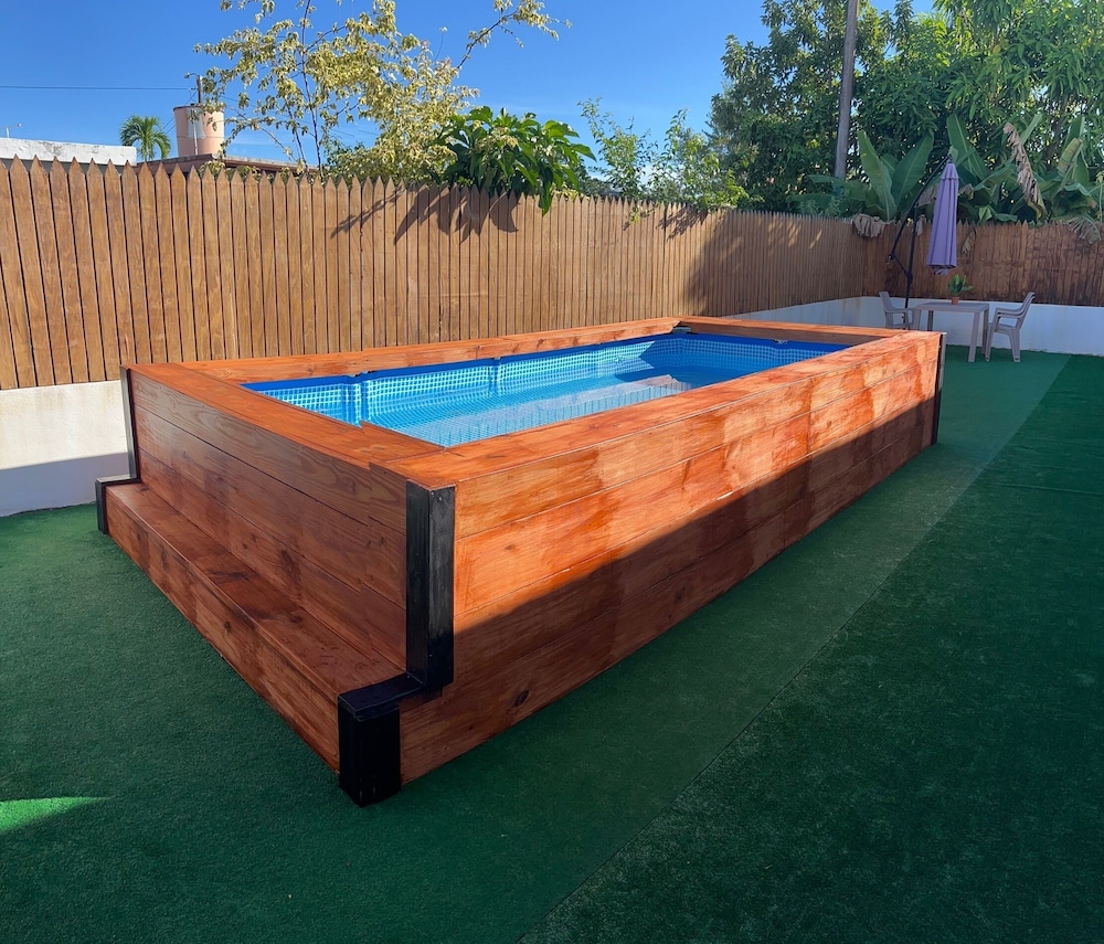 Stylish Remodeled 3BR w Yard Near Airport and Beaches