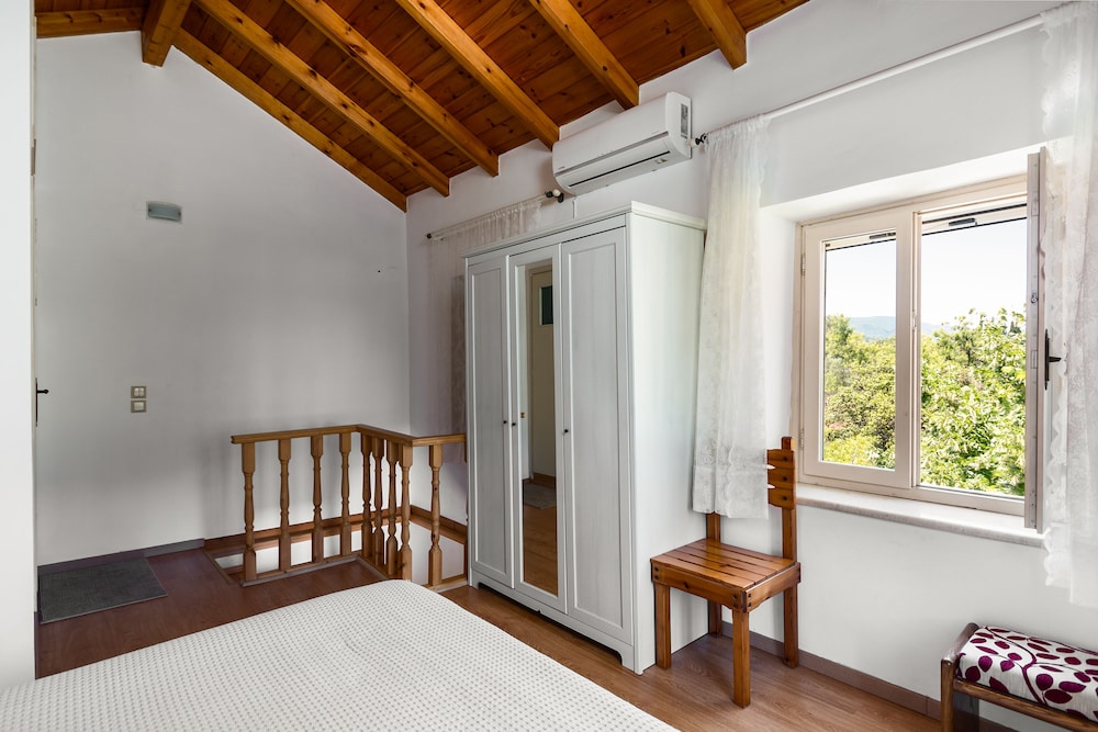 Traditional Rustic Maisonette By Konnect