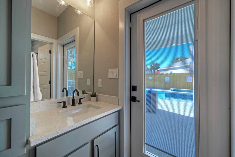 Private Pool+hot Tub, Near the Beach, Gulf Glimpse Marlin Cove by Avantstay