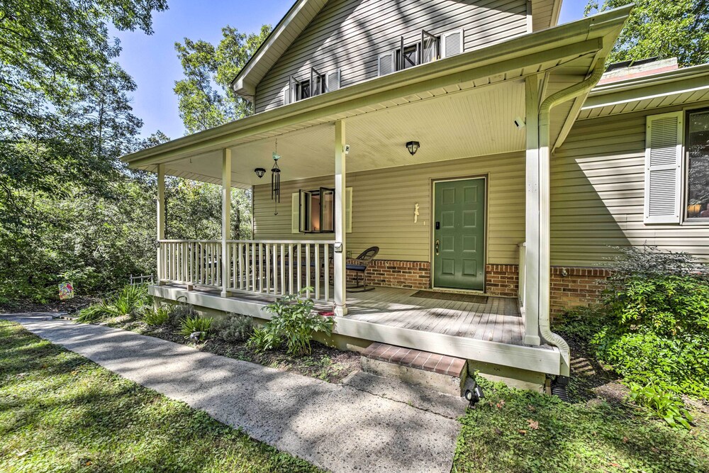 Brevard Retreat ~ 3 Mi to Downtown! view 4