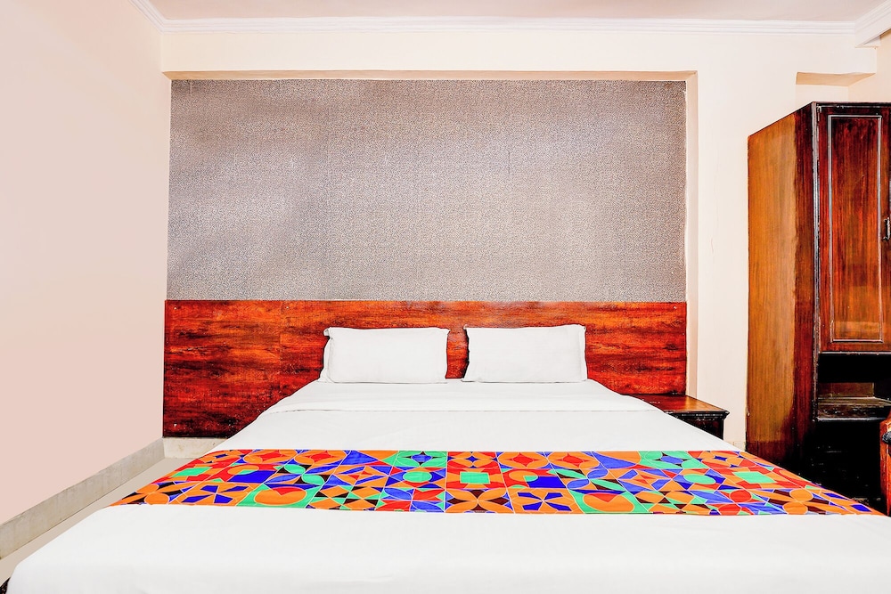 Fabhotel Gold Palace