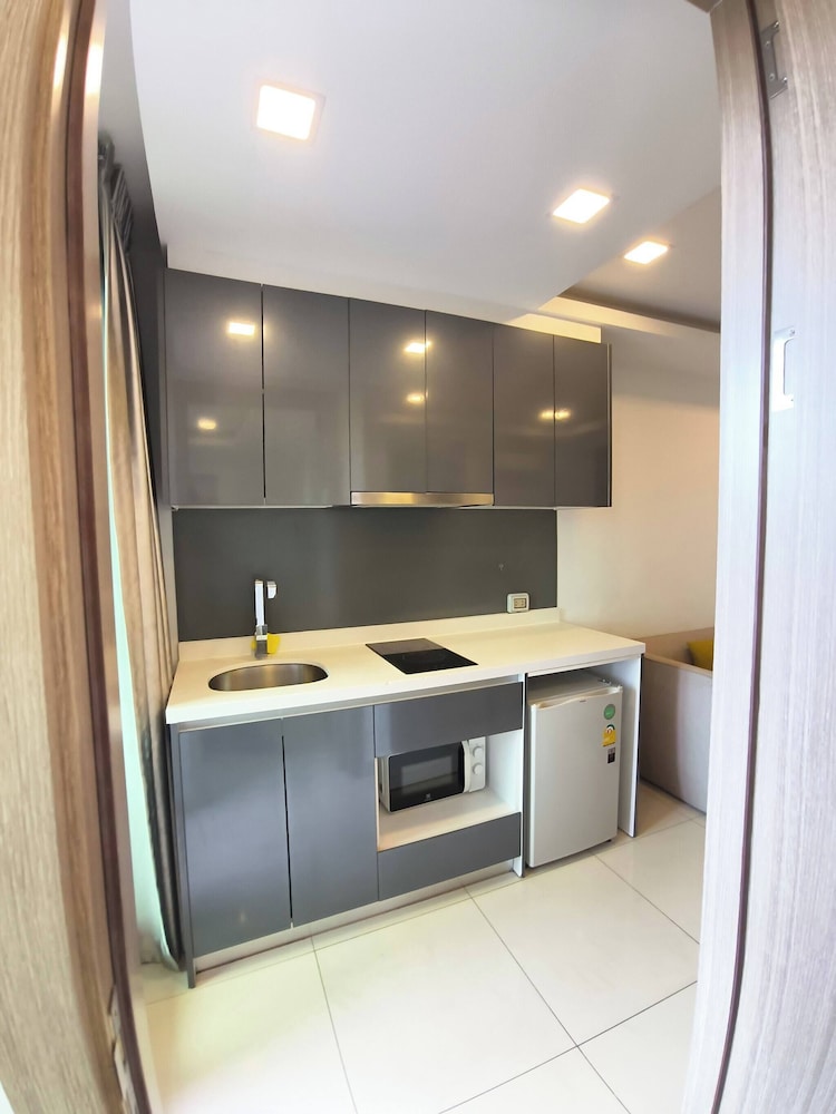 Luxurious Pattaya Apartment With Pool Access
