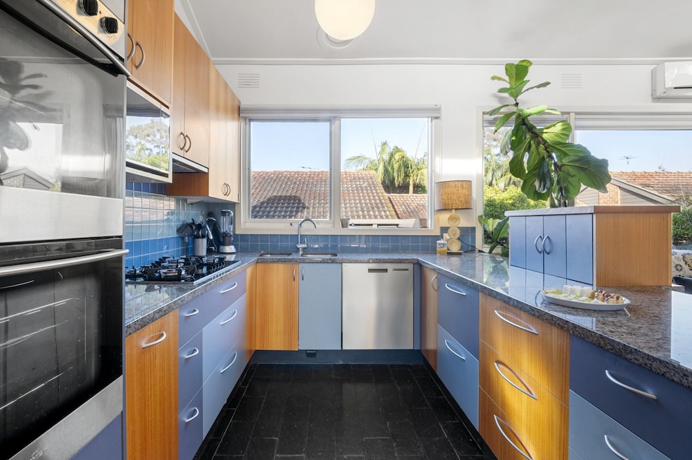 5-bed Haven With Pool Minutes From Beaches