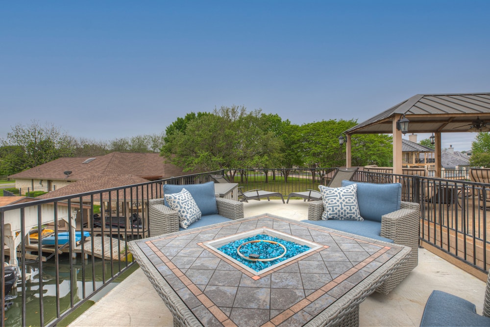 Stunning Luxury Home on Lake Lbj! - Property Image 14