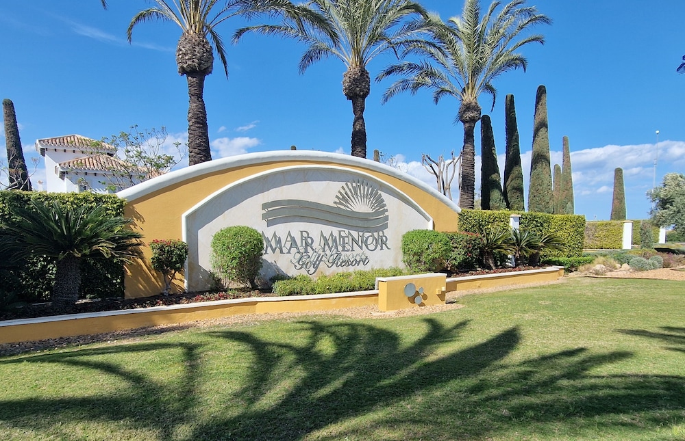 Luxury Villa - Pet Friendly & Free Parking