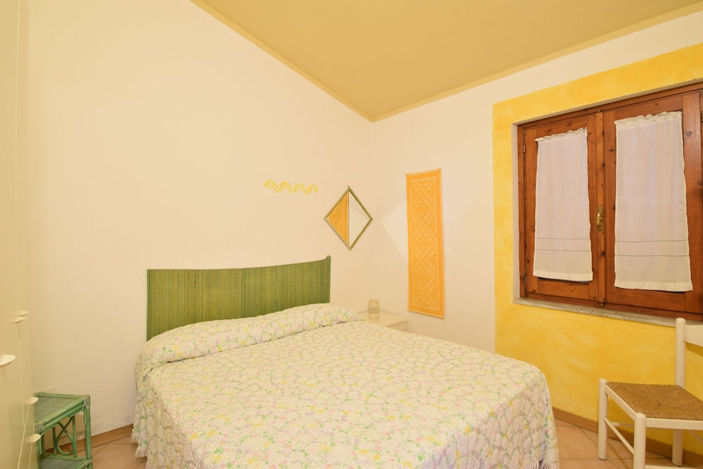 Casa Giardini With View In Budoni