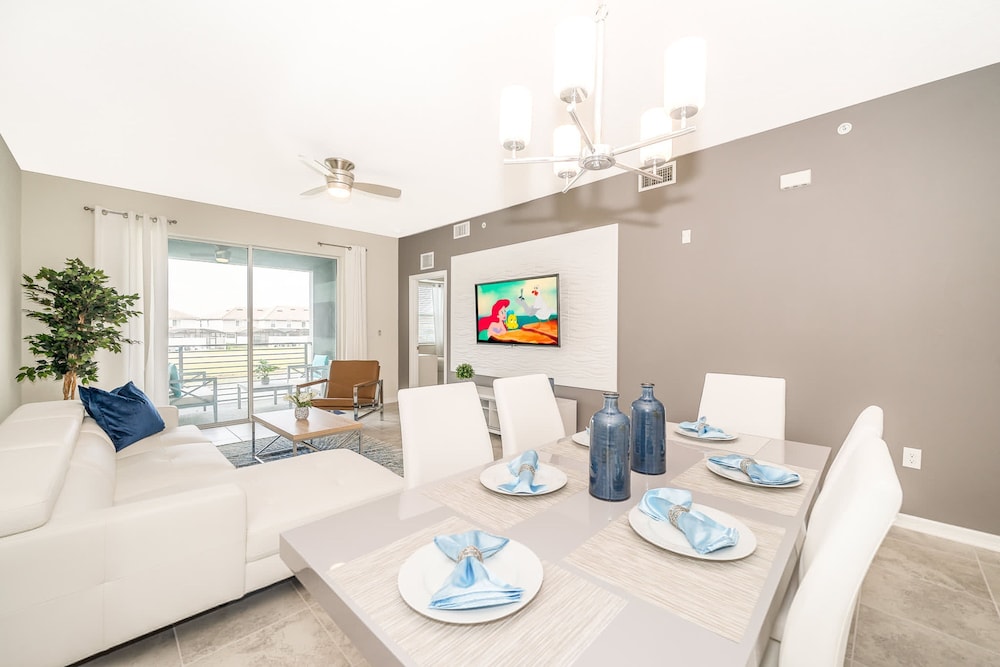 Elegant 2bed Condo in Storey Lake Prime Location