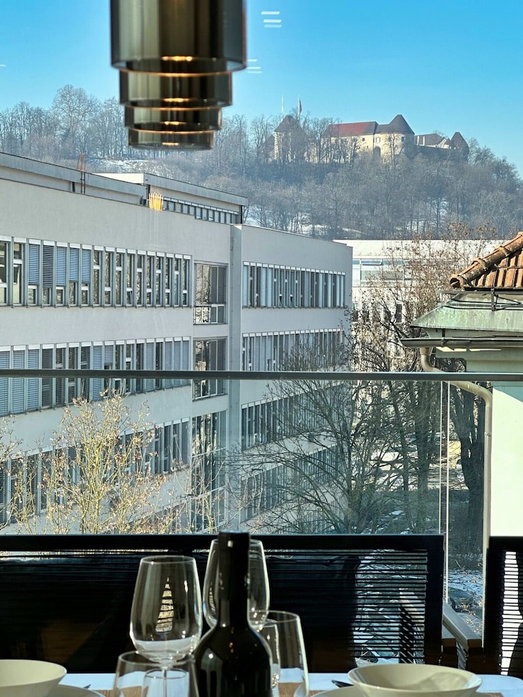 Garden Residence - Premium Castle View Apartment