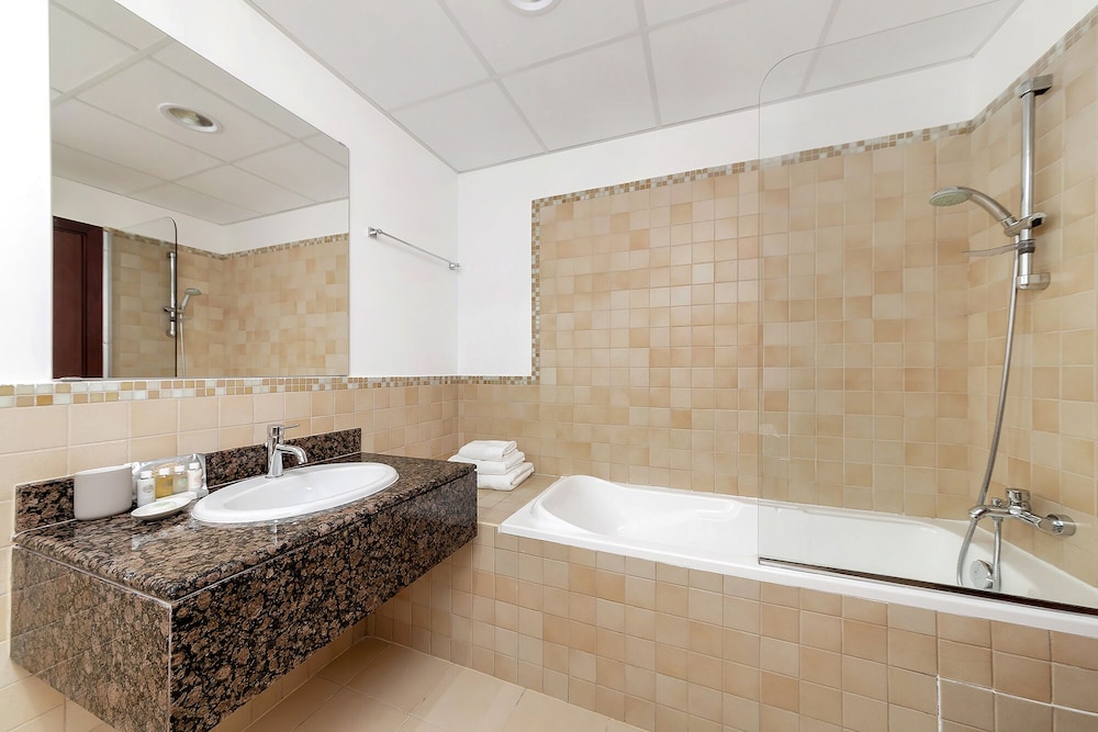 Panoramic Spacious City View 2BR Escape