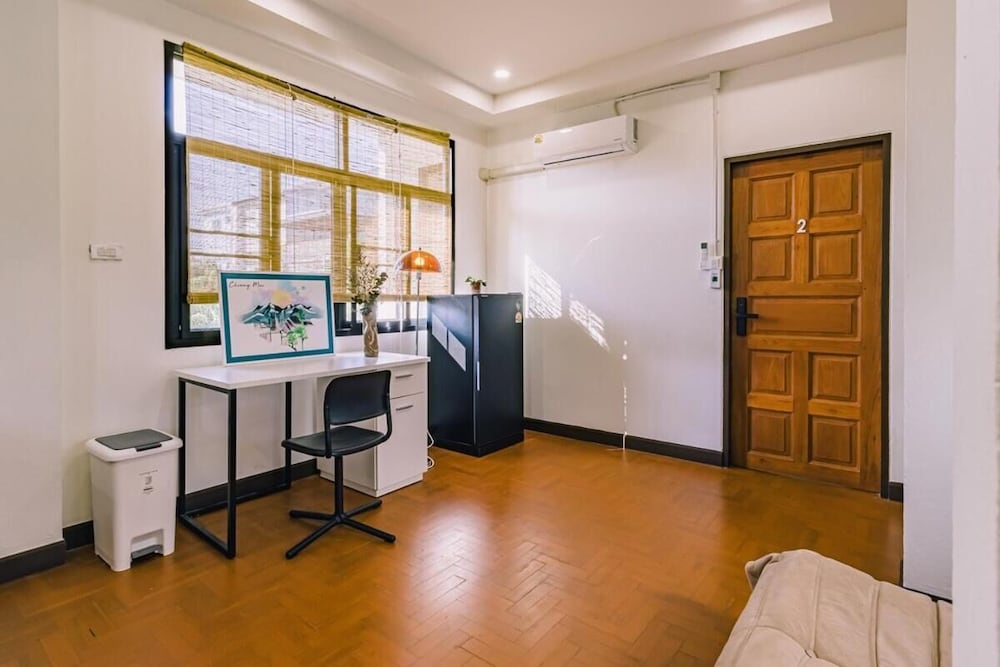 Modern Family House - 4 Bedrooms 5 Mins From Old Town With Gallery - Deja Home