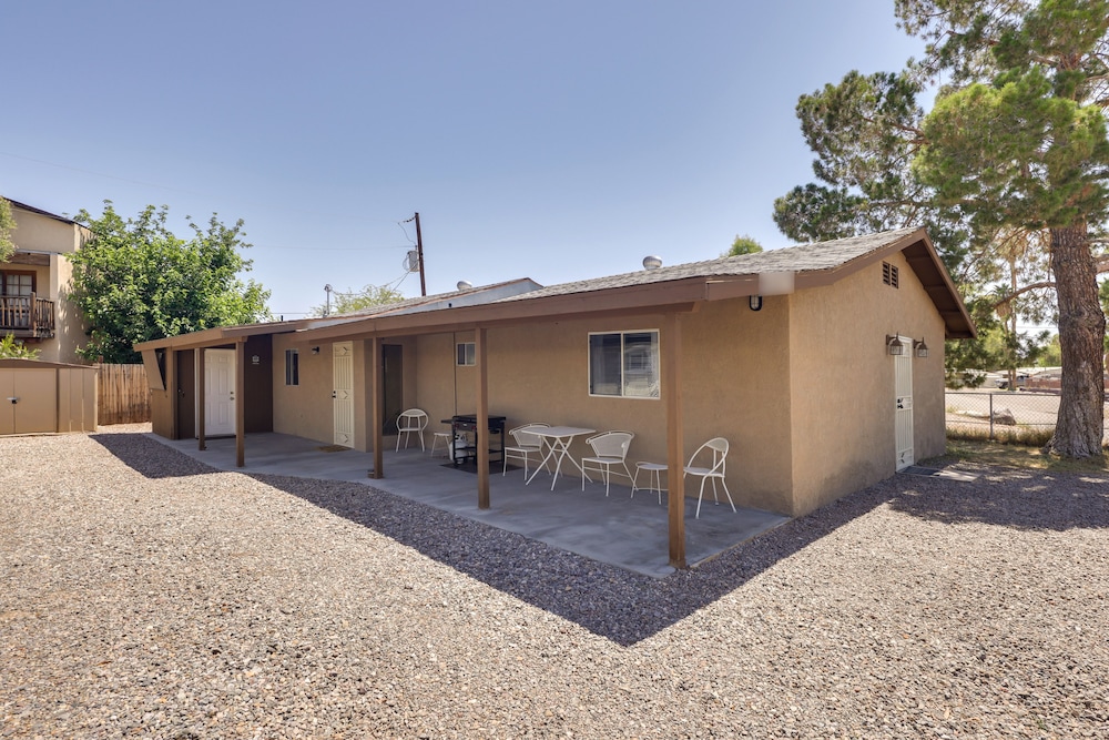 Dog-friendly Bullhead City Home - Walk to Beach! view 5