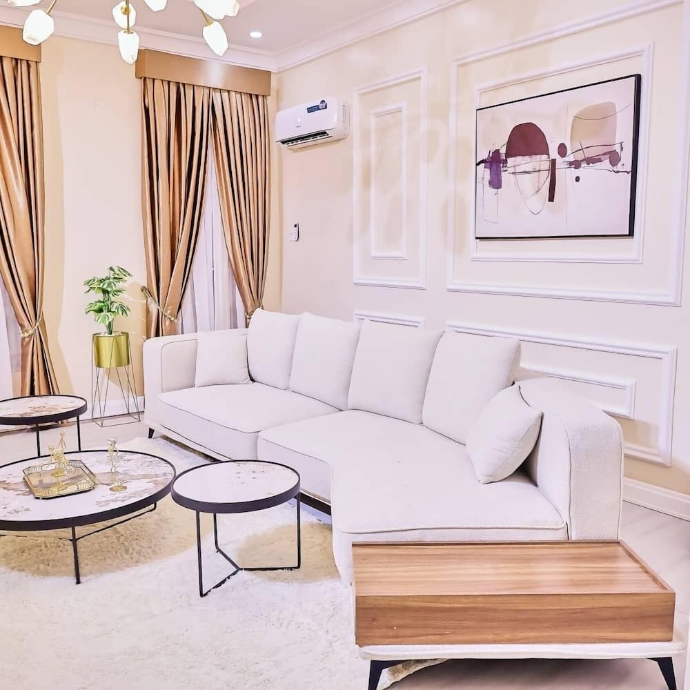 Purple Lavender Court Apartment