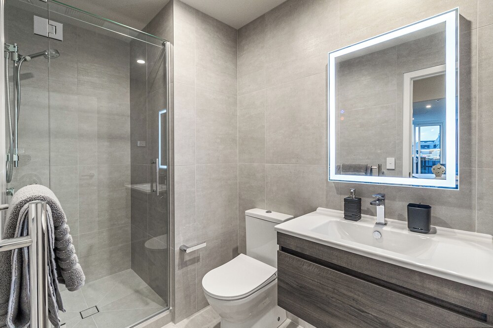 Modern 2BR Penthouse for Families by Zodiak Stays