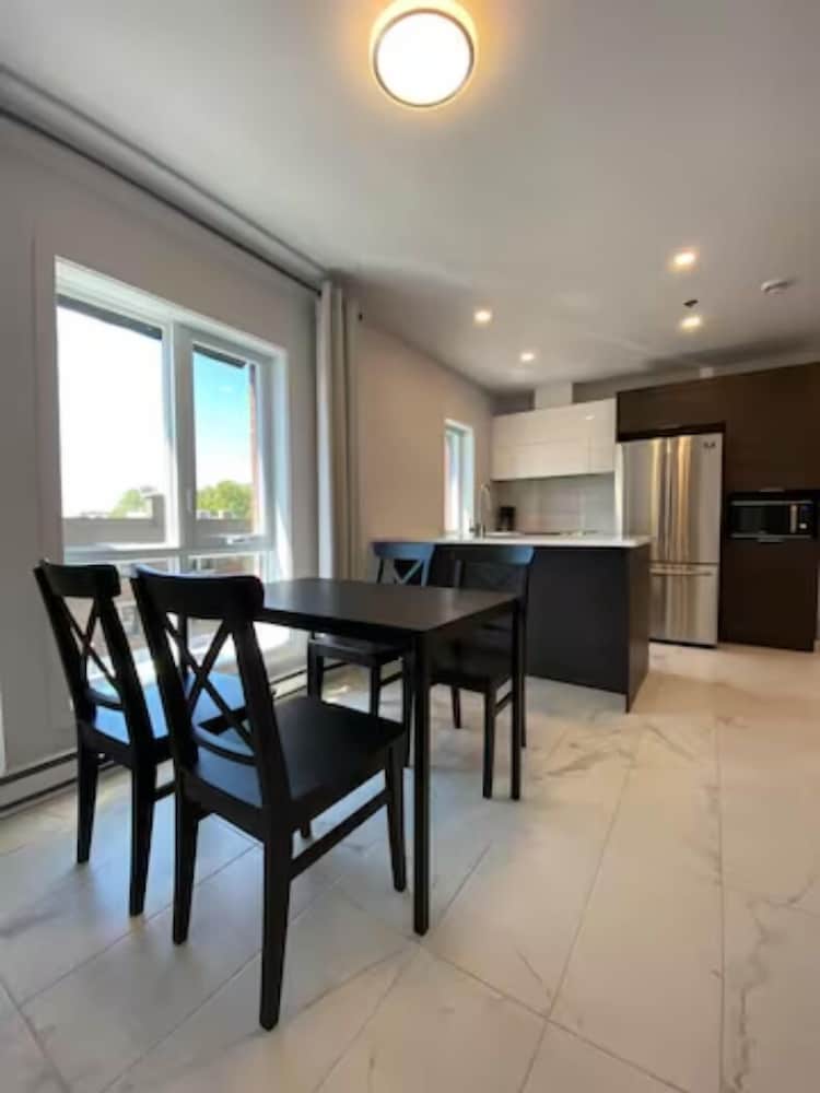2001 Av. Beaconsfield