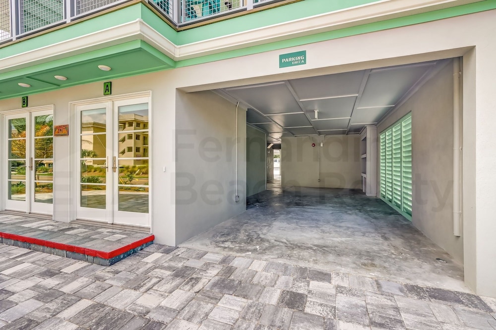 391 South Fletcher 7 Bedroom Home by RedAwning