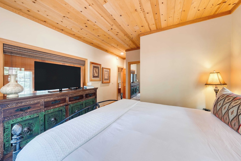 Northstar Haven Cozy-chic Retreat Near Lake Tahoe & Downtown Truckee