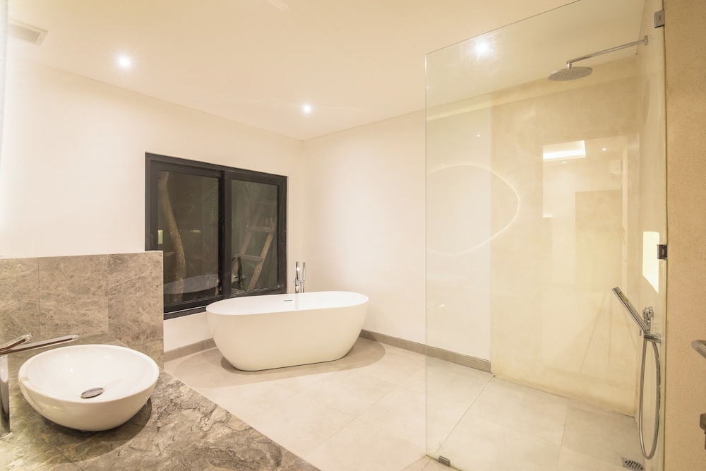 Chic 3BR Villa Modern Comfort in Central Seminya