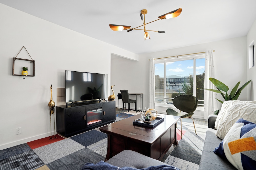 Spacious 5BR Retreat 8 Beds Beach & Golf