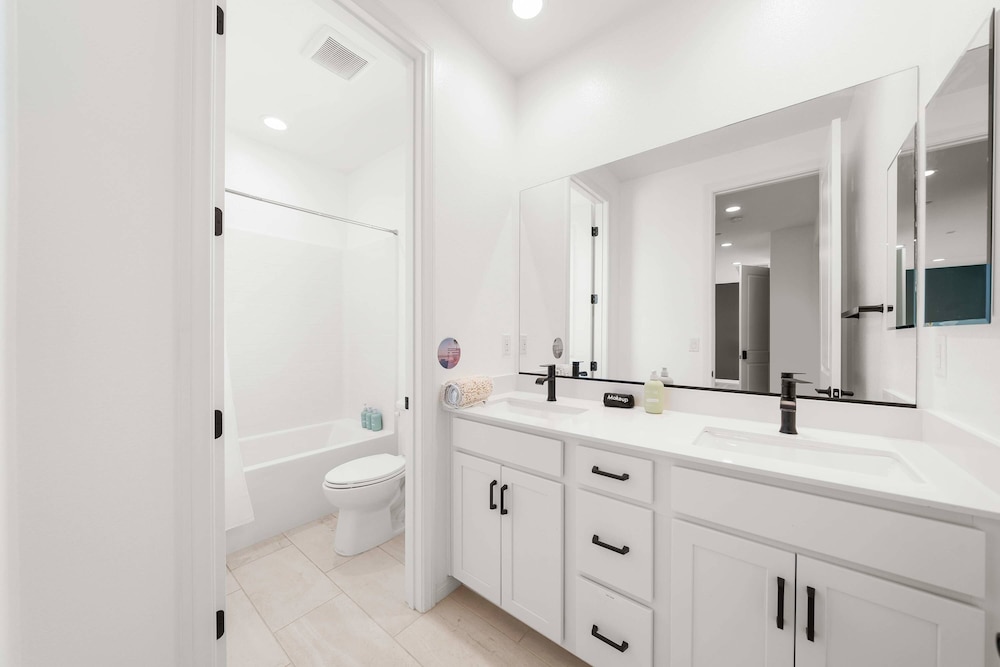 @ Marbella Lane - Curated 5BR in Upscale RMV Haven