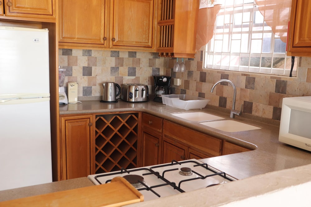Ginger Lily 2-bed Suite at Sungold House Barbados view 4