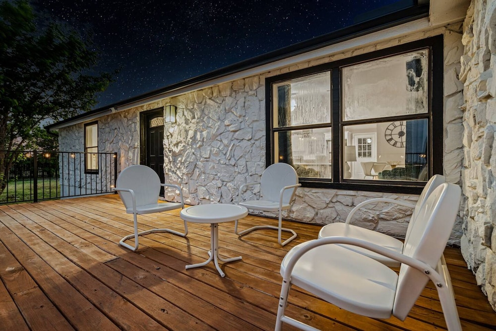 Spacious House-single Level Near Lake Huge Parking