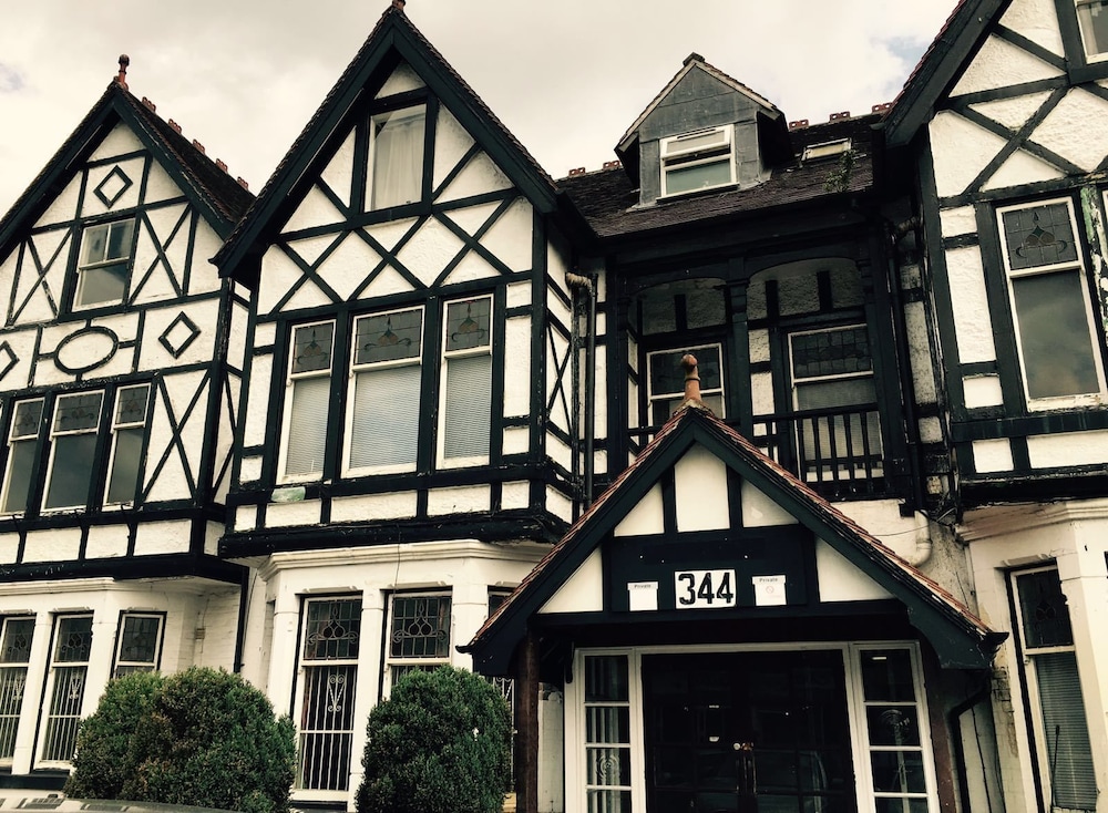 Hotel The Tudor House Hotel - Image 1