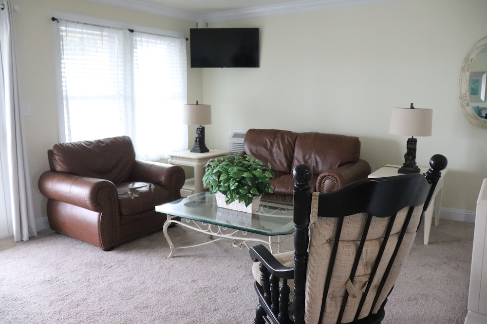 1817 Oceanfront Bed & Breakfast