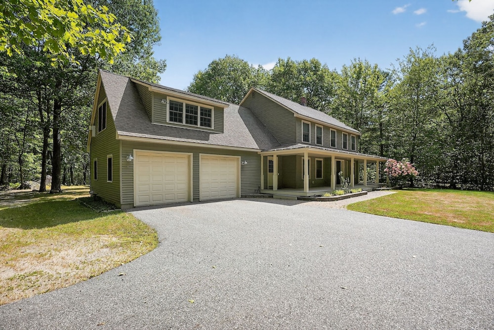 Gray Woodland Escape Golf, Pool & Cinema 5 Bedroom Home