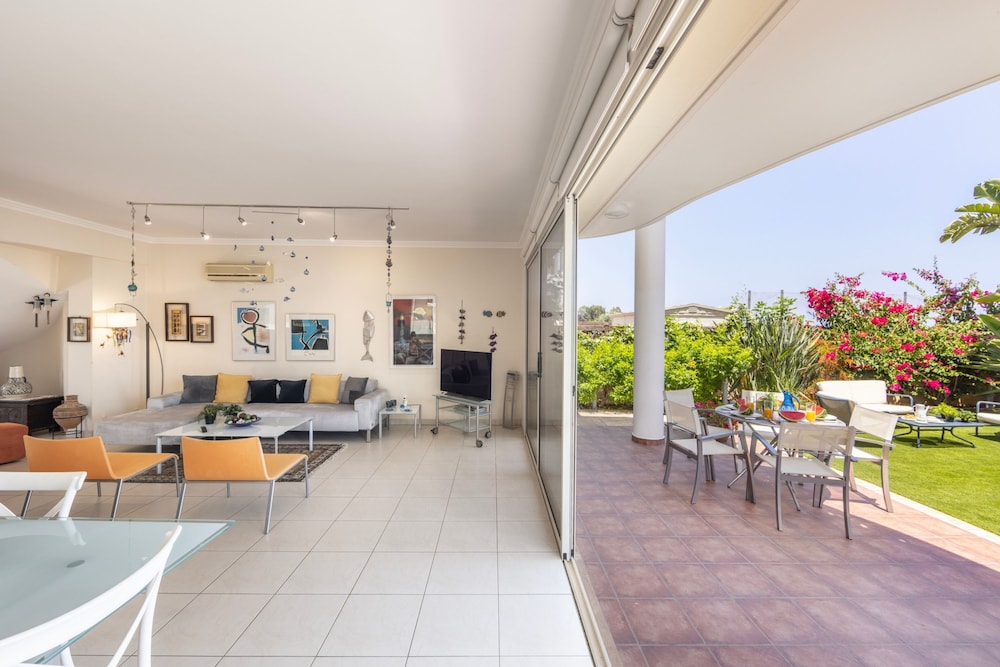 Larnaca Chelidonia Seafront Villa