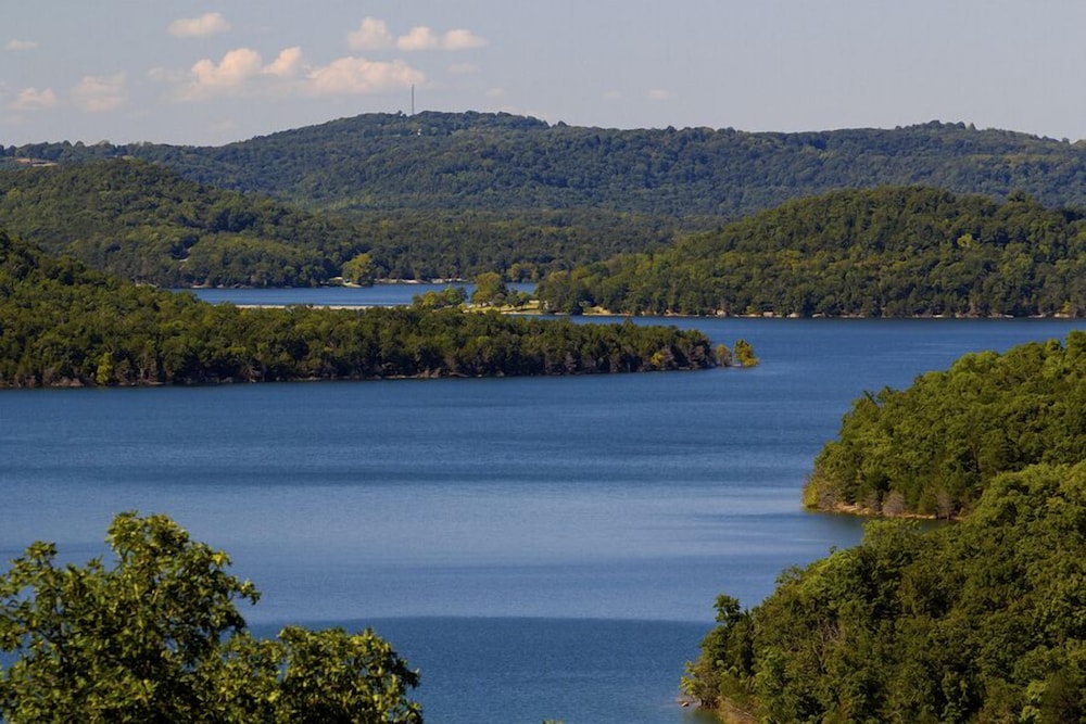 Lake Shore Cabins on Beaver Lake