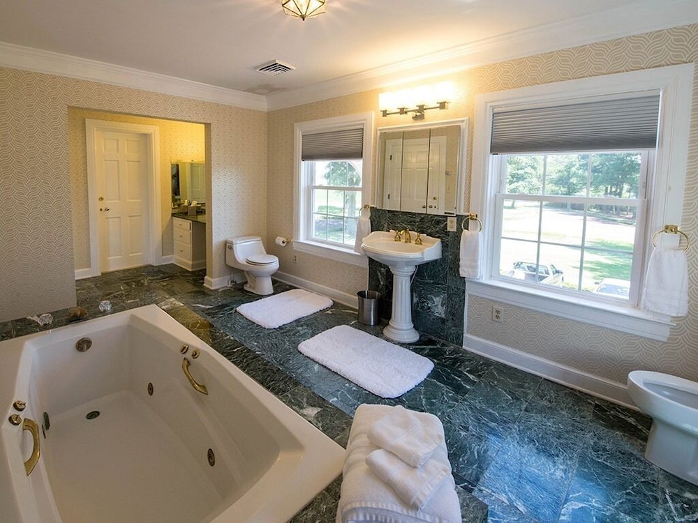 Kingsbay Mansion & Vacation Houses