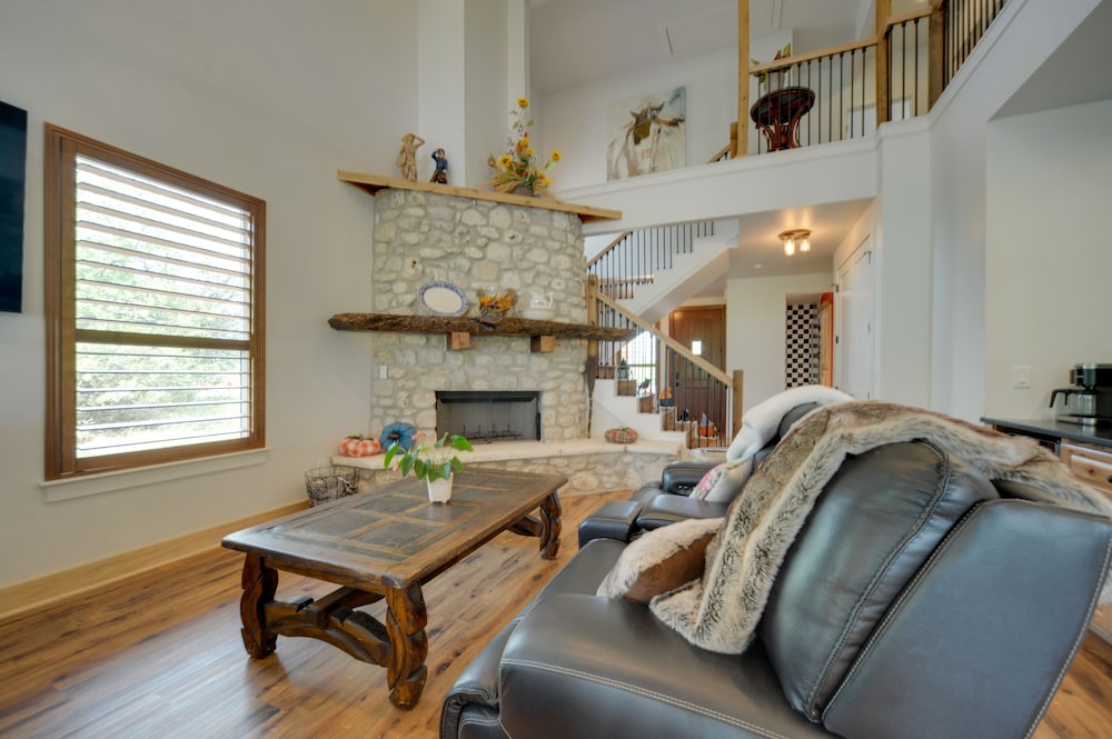 Horseshoe Bay Resort Home 6 Mi to Lake Lbj! - Property Image 36
