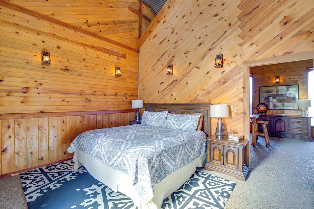 Indoor Pool & Boat Ramp: Lake Tawakoni Group Gem
