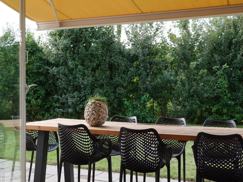 Holiday Home in Quiet Park With Garden