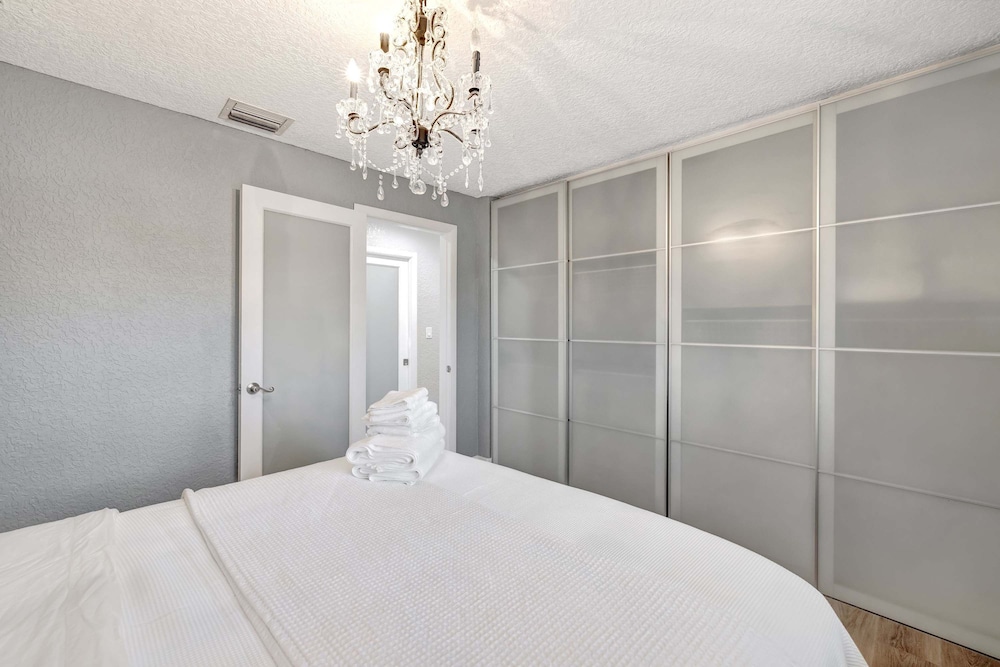 Waterfront Paradise Chic 3 BDR